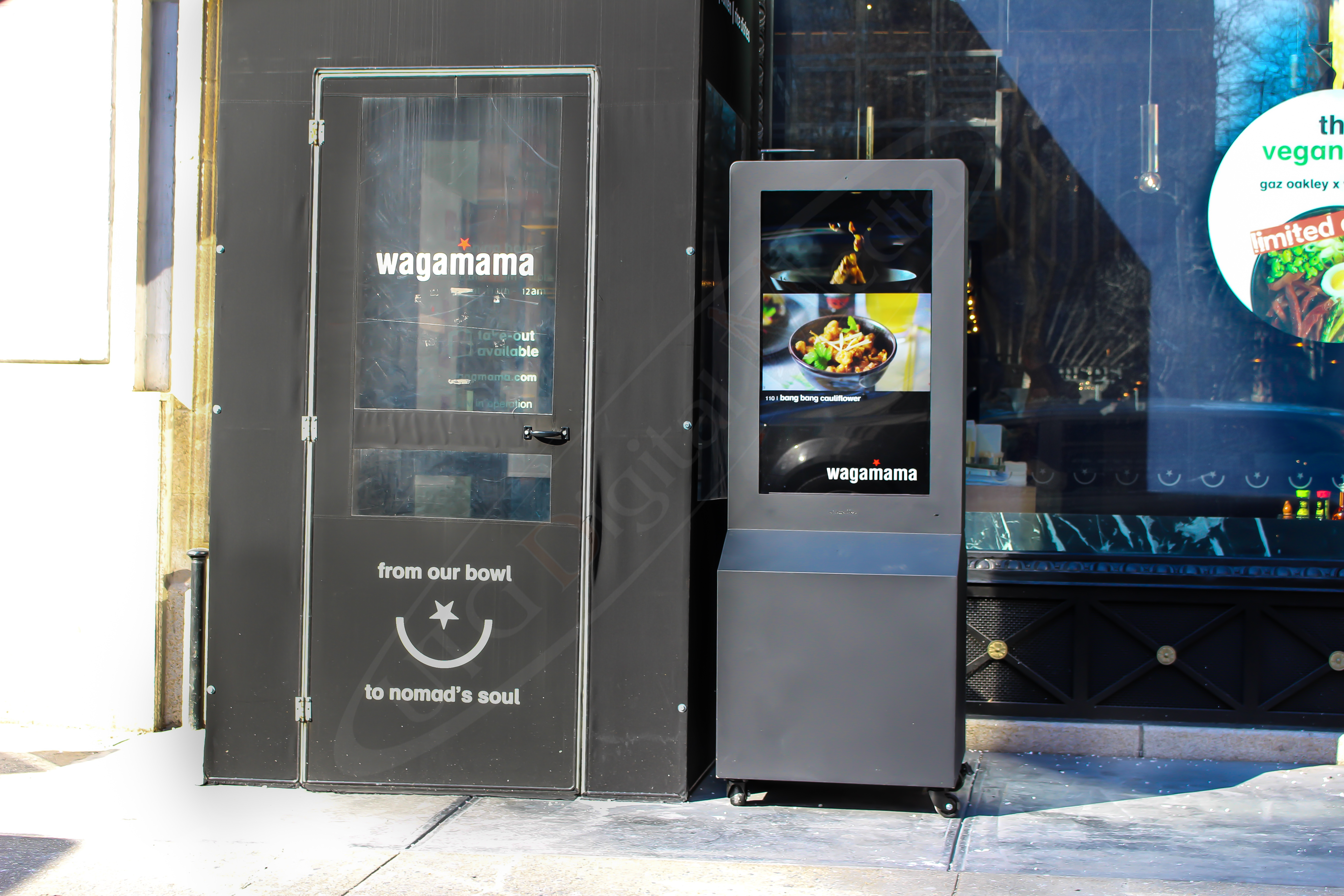 You are currently viewing UTG Installs The First of its Kind Outdoor Battery Powered Digital Display in New York City
