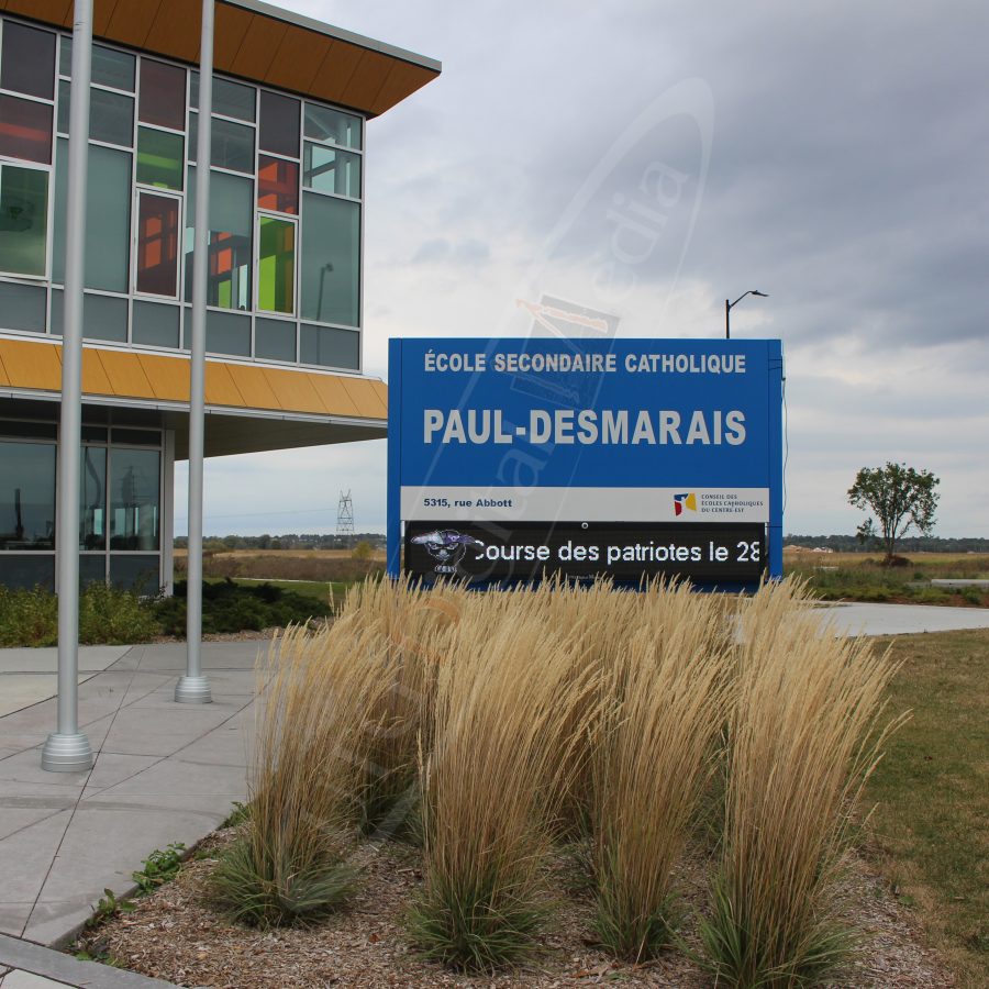 A UTG Outdoor LED Pylon sign at Ecole Paul Desmarais