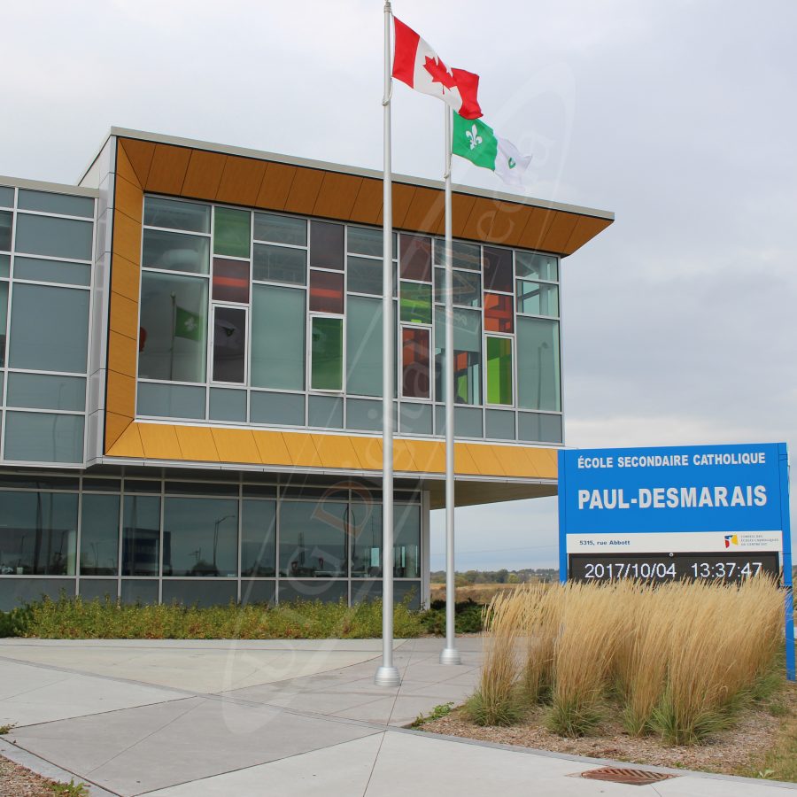 A UTG Outdoor LED Pylon sign at Ecole Paul Desmarais