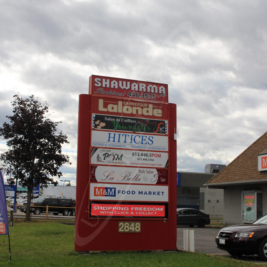 A UTG Outdoor LED Pylon sign at M&M