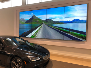 With an ultra narrow bezel design, UTG Digital Media Video Wall displays width of screen-joining borders