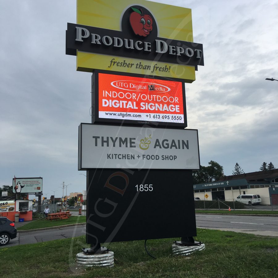 A UTG Outdoor LED Pylon sign at Produce Depot