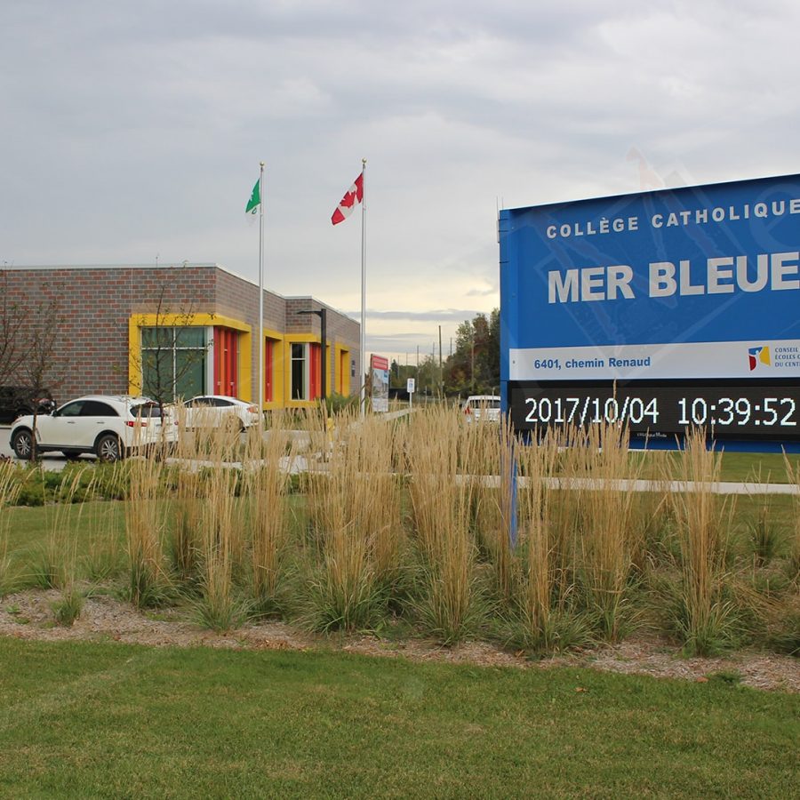 Collège catholique Mer Bleue - LED Pylon by UTG Digital Media