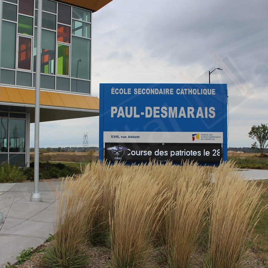 École Secondaire Catholique Paul-Desmarais - Outdoor Pylon by UTG Digital Media